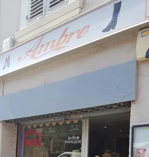 devanture magasin de prêt à porter féminin Ambre